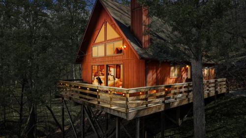 Basye Chalet De Esquí | Chalet w Huge Deck, Grill, WiFi, Mins to Bryce!