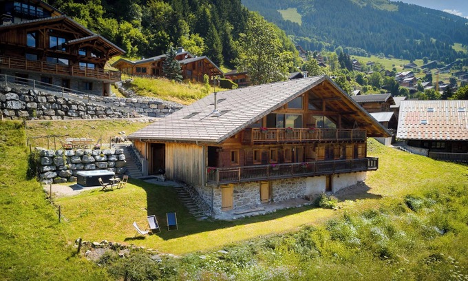 Chatel Chalet De Esquí | Chalet Wanderlust - family alpine stay 10p with games room - OVO Network