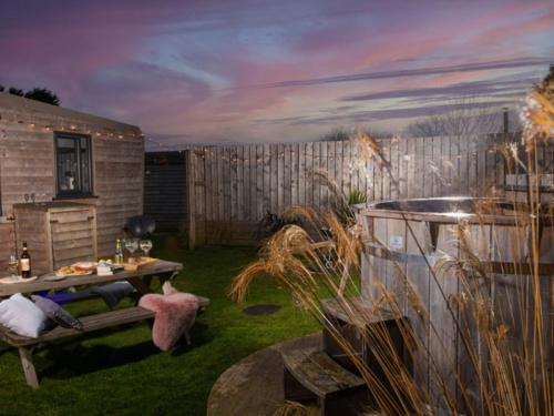 Helford Passage Chalet De Esquí | Chalet Wheal Rose Hot Tub Lodge by Interhome