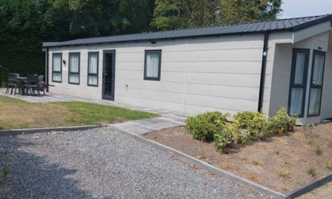 Dordtse Biesbosch Chalet De Esquí | Chalet with 3 bedrooms and a terrace