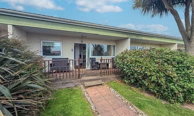 Bacton Chalet De Esquí | Chalet with free WiFi at Rainbows End near a lovely Norfolk beach ref 31002R