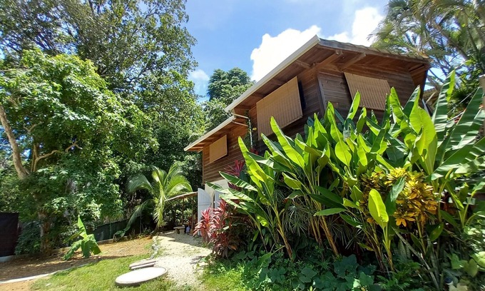 Buenos Aires Chalet De Esquí | Chalet with jungle view deck on a river in lively Santa Teresa's surf town