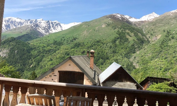 Valloire Chalet De Esquí | Chalet with nice view, garden and hot tub. Ideal for skiing and cycling!