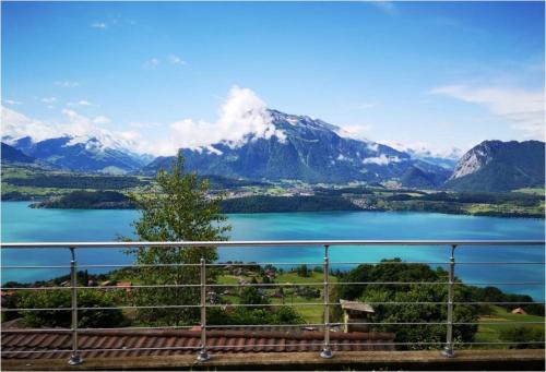 Aeschlen ob Gunten Chalet De Esquí | Chalet with panoramic views of the mountains of the Oberland and Lake Thun