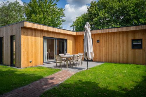 Heinkenszand Chalet De Esquí | Chalet Zeeland 6p omheinde tuin, hond welkom VP084