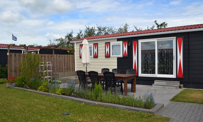 Serooskerke Chalet De Esquí | Chalet Zonnebloem es un chalet para 6 personas con mucha privacidad en un parque tranquilo.