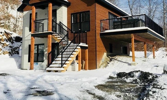 Austin Chalet De Esquí | CHALETMAG is a high-end chalet rental company located in the Magog region. Conce