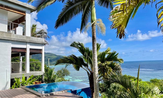 Mahe Island Apartamento | Chalets Bougainville Upper floor Apartment with Ocean View