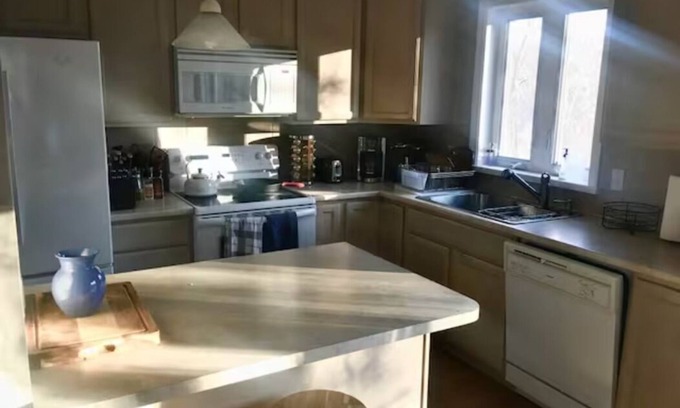 Newbury Casa | Chalk Pond Year Round Ski/Lakehouse
