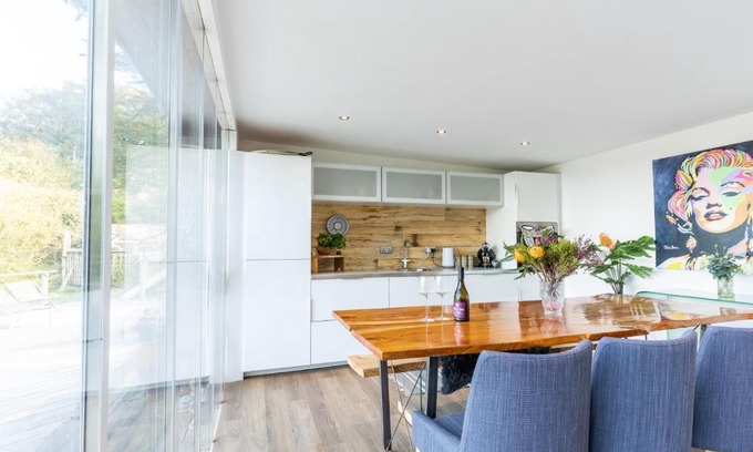 Cardigan Apartamento | Chalon - A quirky hideaway on the river for 2