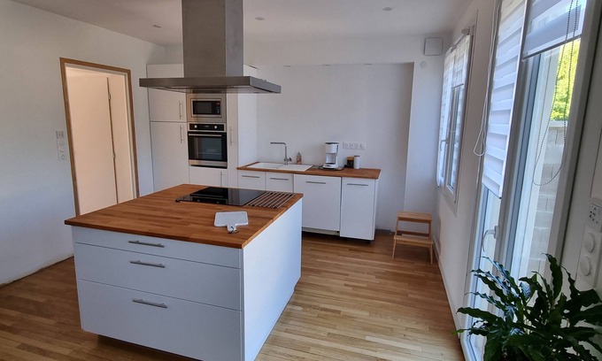 Chalons-en-Champagne Casa | Châlons : Cocooning stay with Balneo, Garden and Garage
