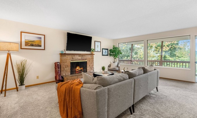 University Place Casa | Chambers Bay Golf House in University Place, WA