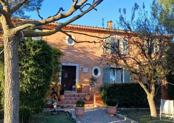 Saint-Saturnin-les-Avignon Cama Y Desayuno | Chambre d hôte Lavande "Au fond du jardin"