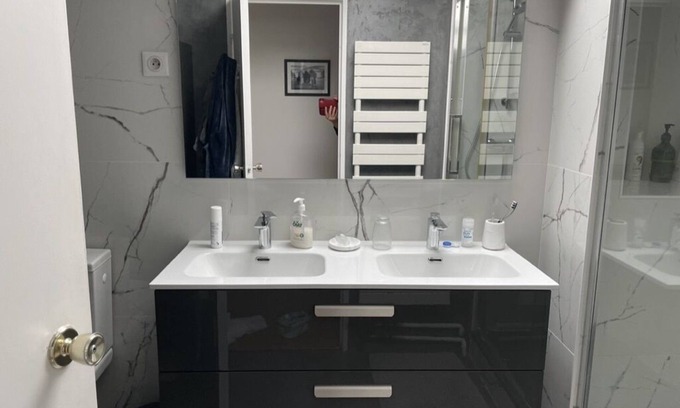 Plaisir Cama Y Desayuno | Chambre à Louer Dans un Domaine Avec Piscine et Tennis Proche de Versailles