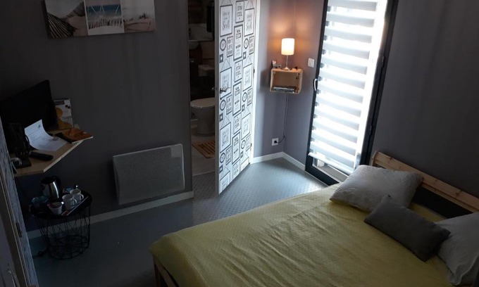 Ver-sur-Mer Cama Y Desayuno | Chambre 150m des plage