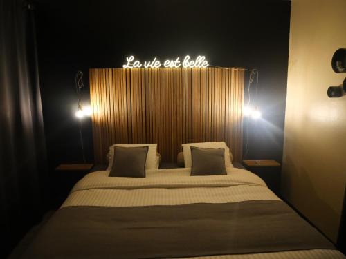 Gesves Casa | Chambre avec jacuzzi ou Chalets dans les bois