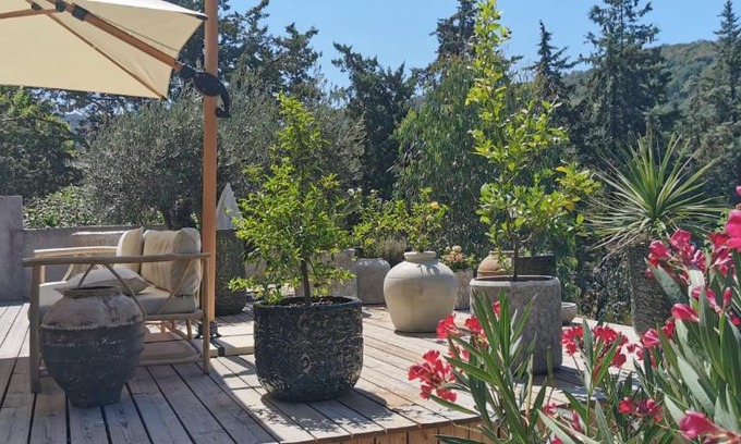 Collobrieres Casa | Chambre chez l'habitant dans un écrin de verdure