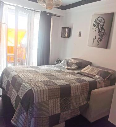 Saint-Sylvestre Casa | CHAMBRE CHEZ L'HABITANT - ROOM IN THE OWNER'S APARTMENT