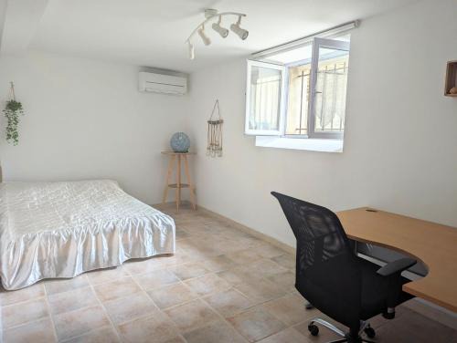 La Liviniere Casa | Chambre climatisée 2 places plus une place Bébé 0-3 ans, salle de bain et WC en espace privatif