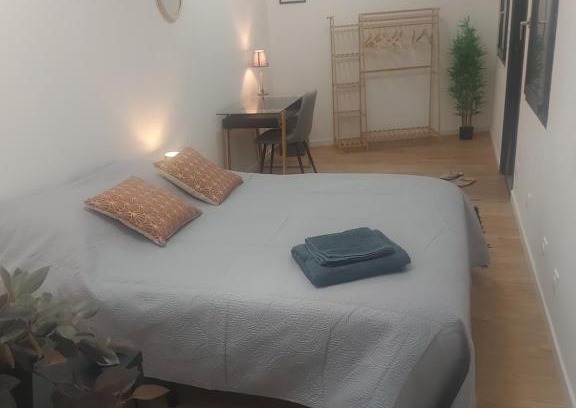 Saint-Jean-de Niost Casa | Chambre confortable et indépendante - Proche aéroport, Lyon et la Plaine de l'Ain