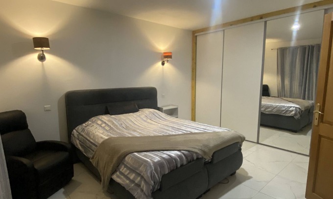 Allassac Cama Y Desayuno | Chambre D'hôte Moderne et Élégante