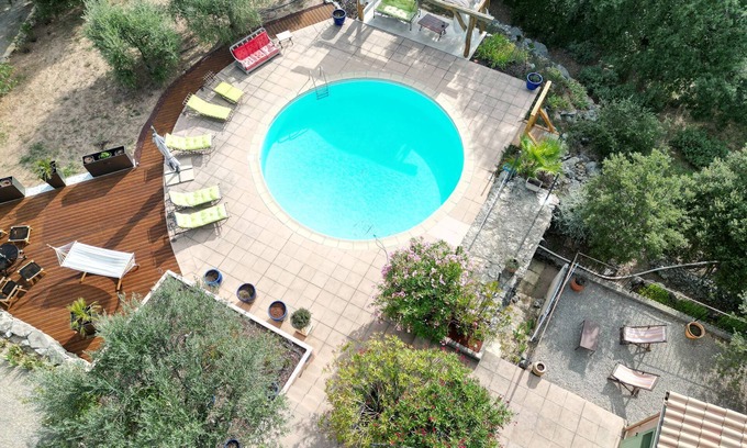 Callas Casa | Chambre D'hôtes Indépendante vue Piscine Avec sa Cuisine D'été