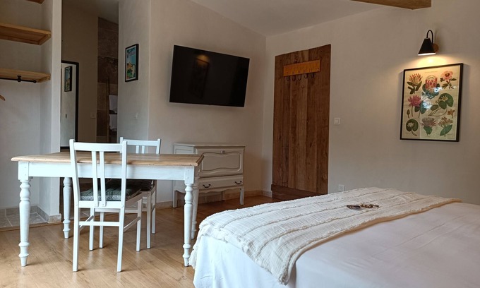 Figeac Cama Y Desayuno | Chambre D'hôtes La Tour du Laurensou Figeac La Campagne en Ville