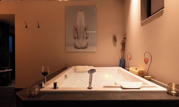 Boeseghem Cama Y Desayuno | Chambre d'hôte with private spa, whirlpool bath and infrared sauna