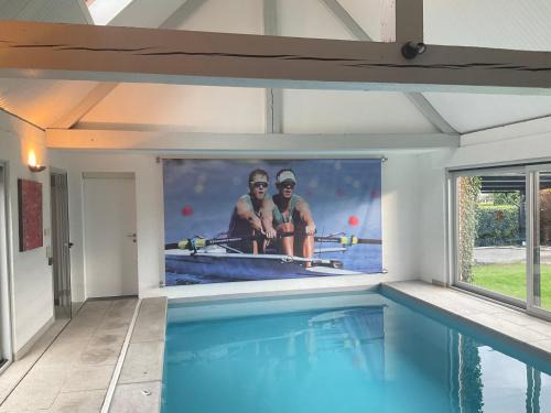 Couture-Saint-Germain Apartamento | Chambre d hôtes Le Joyau with indoor pool and sauna