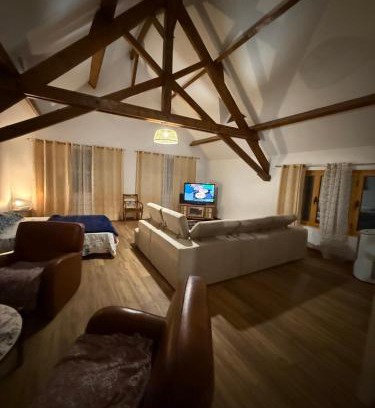 Avilly-Saint-Leonard Casa | Chambre dans une Ecurie