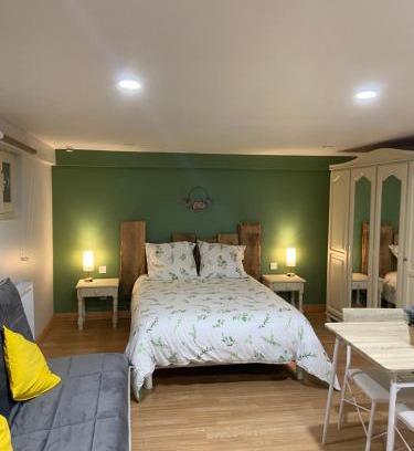 Saint-Laurent-de-Cerdans Casa | Chambre au vert