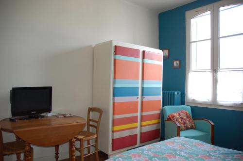 Bourg-l'Eveque Casa | Chambre indépendante avec salle de bains privée