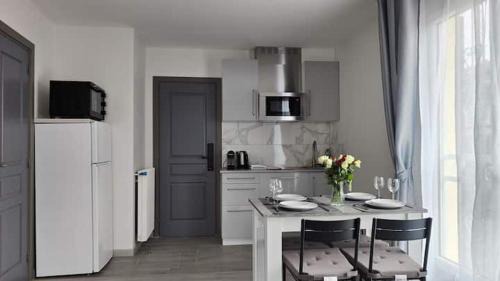 Bondy Casa | Chambre privée pour 4 personnes en banlieue parisienne à Bondy