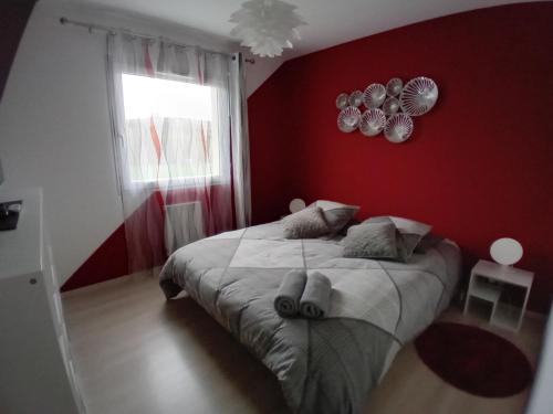 Doissin Casa | chambre rouge privée avec piscine