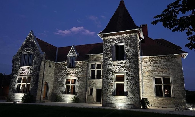 Saint-Clair-de-la-Tour Casa | Chambres au Château du Mouillat