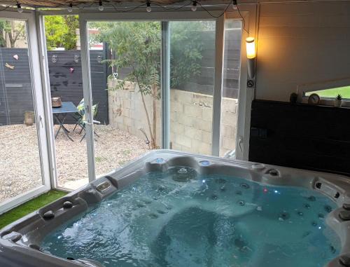 Saint-Martin-d'Ardeche Cama Y Desayuno | Chambres d'hôtes & jacuzzi - A l'ombre des amandiers