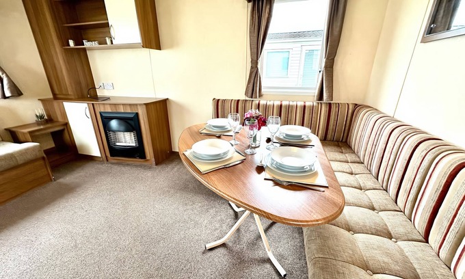 Whitley Bay Cabaña | CHAMKI LODGE, pet friendly, with pool in Whitley Bay