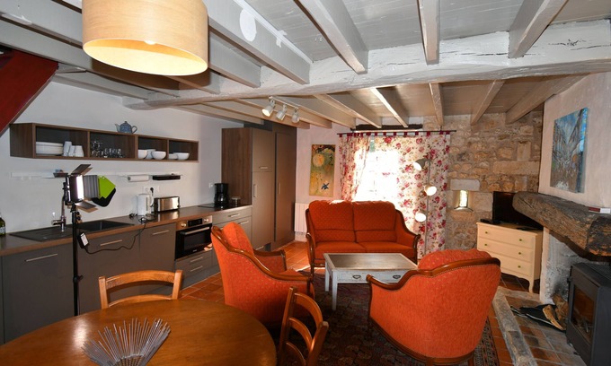 Soyaux Casa | Champêtre, Escaliers Antiques, Terrasse Privée
