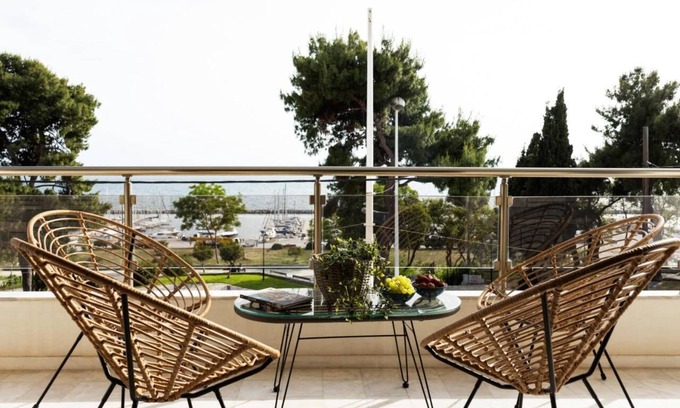 Kalamaria Apartamento | Champagne Sea View Apartment by BiNoBi!