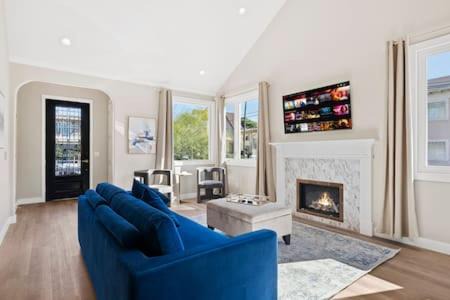 Hillcrest Casa | Champagne Taste by Cardo - Luxury Home and Parking