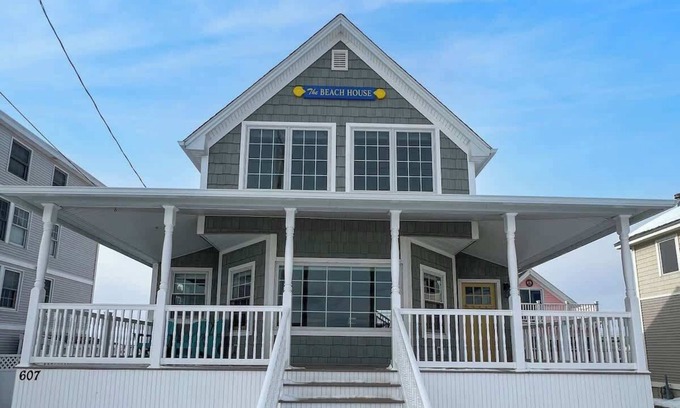 Hampton Casa | Champaine Beach House - North Beach views in Hampton