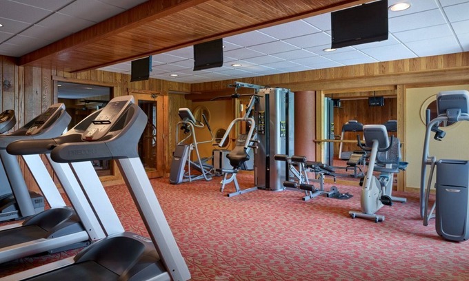 Seven Springs Apartamento | Champion Hotel | Spacious + Separate Living Area