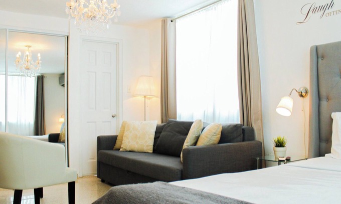 Ponce Centro Apartamento | Chandelier 202