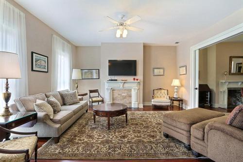 Savannah Victorian District Casa | Change Of Place Main House