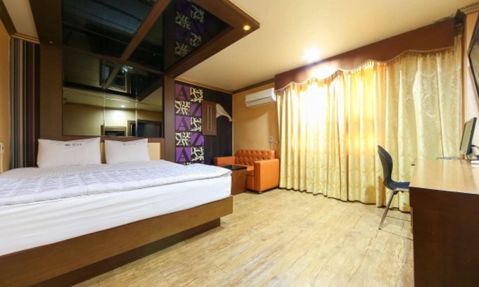 Jinhae-daero Hotel | Changwon Jinhae King