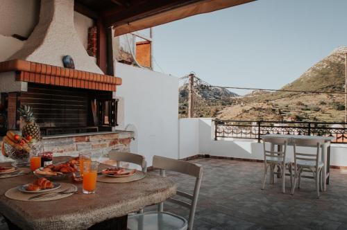 Naxos Apartamento | Chaniotis Home, In the heart of Kinidaros
