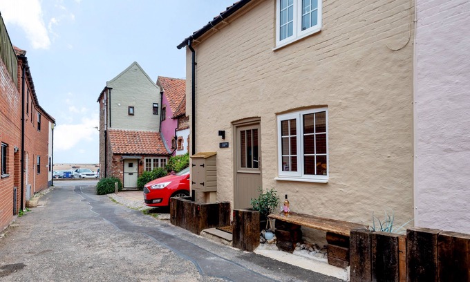Wells-next-the-Sea Cabaña | Channel View - sleeps 2 guests in 1 bedroom
