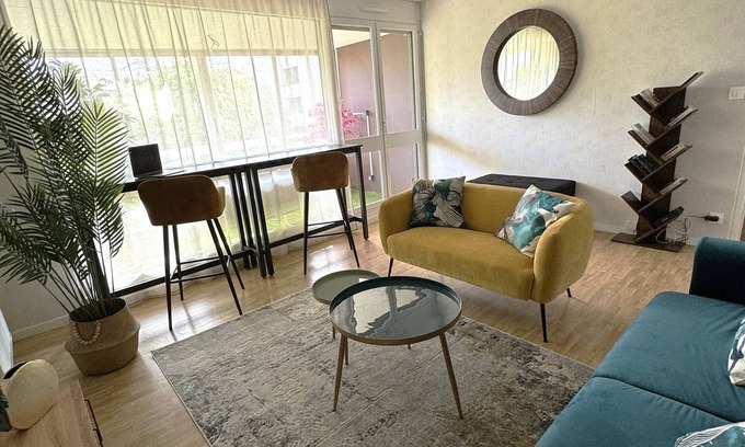Noyal-sur-Seiche Apartamento | CHANTILLY, Cosy apartment, sleeps 6, wifi, metro 5 min walk