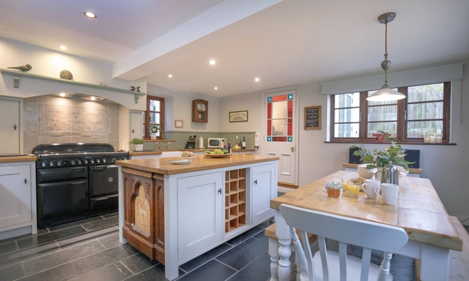 Chard Cabaña | Chantry Cottage - sleeps 6 guests in 3 bedrooms