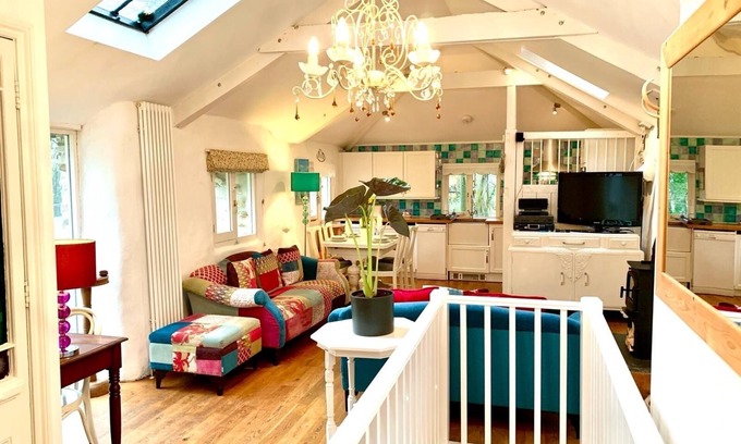 Stenalees Casa | Chapel Barn, near Camel Trail, Bodmin - sleeps 4 guests+parking+doggie